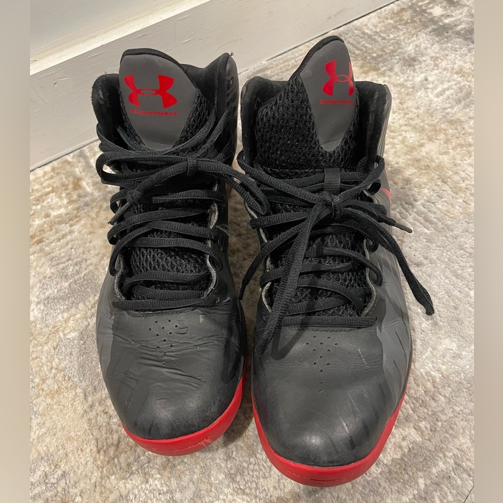 Under Armour Mens Basketball Mid-Top Gray/Black/Red Sneakers Sz 10.5 1259015-021 - Picture 3 of 12